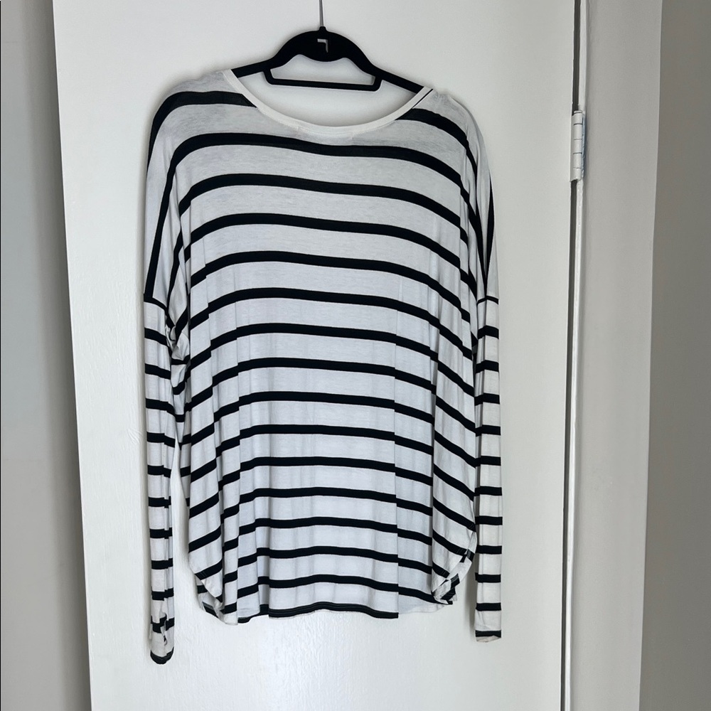 Feel The Piece Black and White Striped V-Neck Long Sleeve Top - Picture 2 of 2